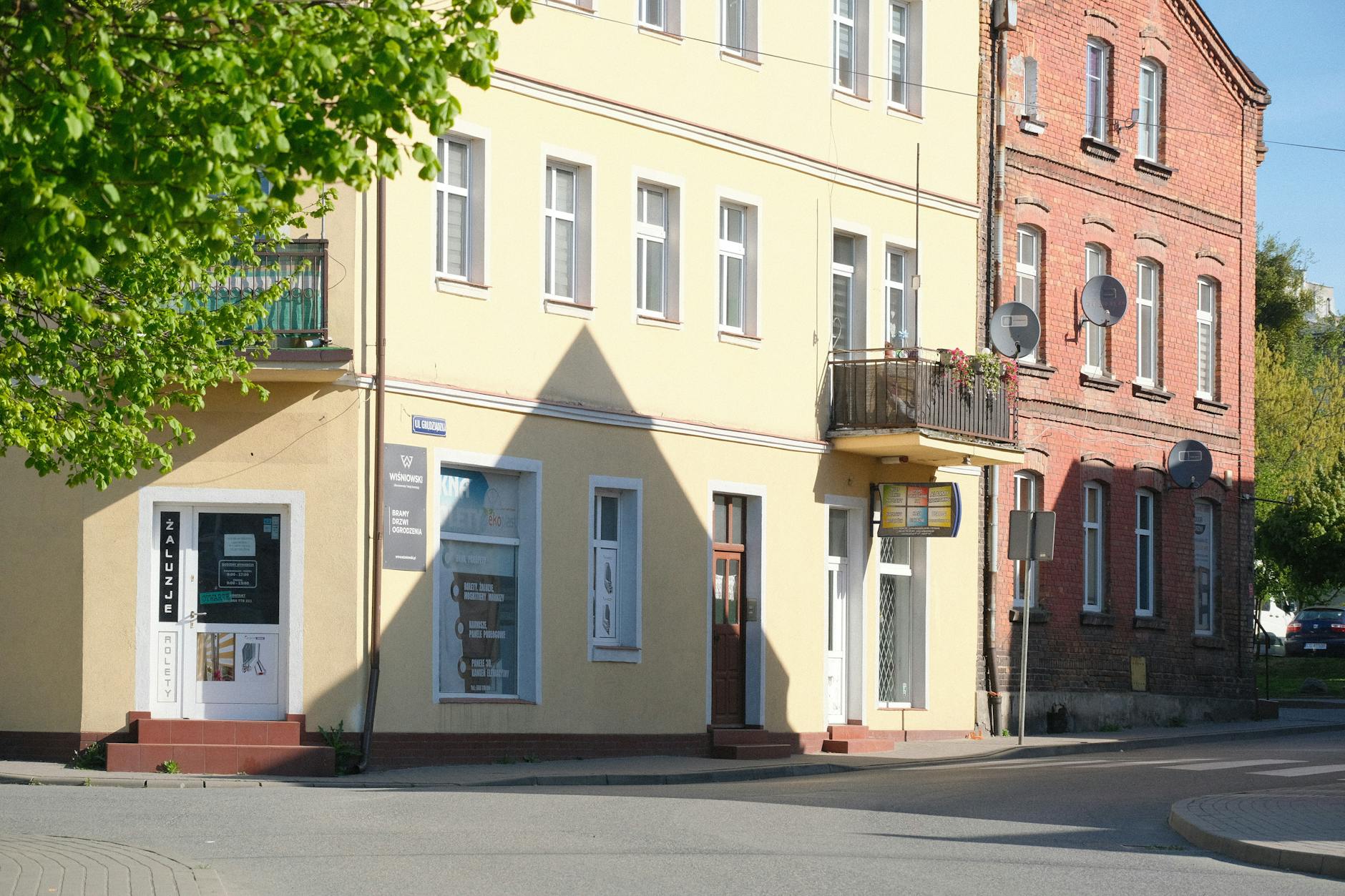 Budynek Urzędu Miasta Ząbki, gdzie mogła działać komisja konkursowa